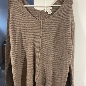 WOMENS VNECK SWEATER